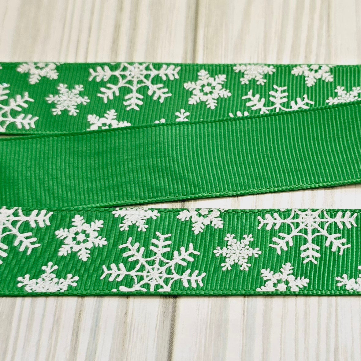 Snowflake Scatter Ribbon